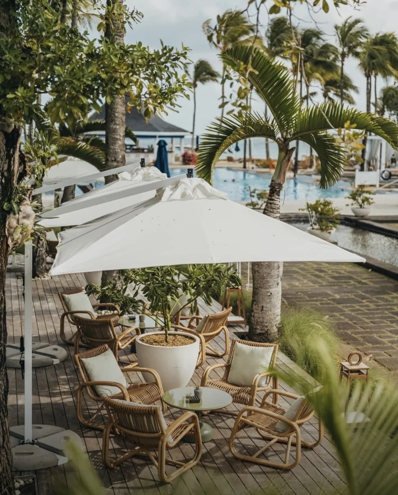 Hotels & Resorts outdoor shade application